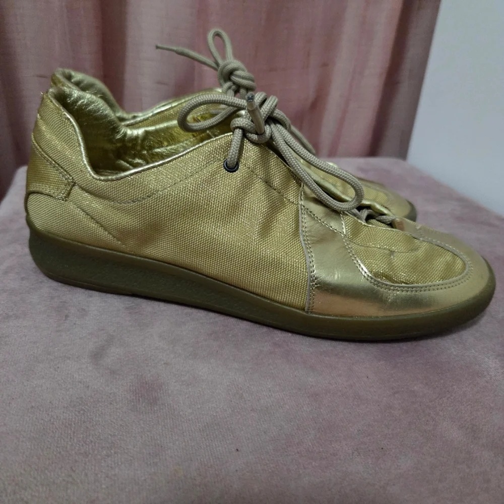 Gucci Gold Sneakers - Picture 2 of 12